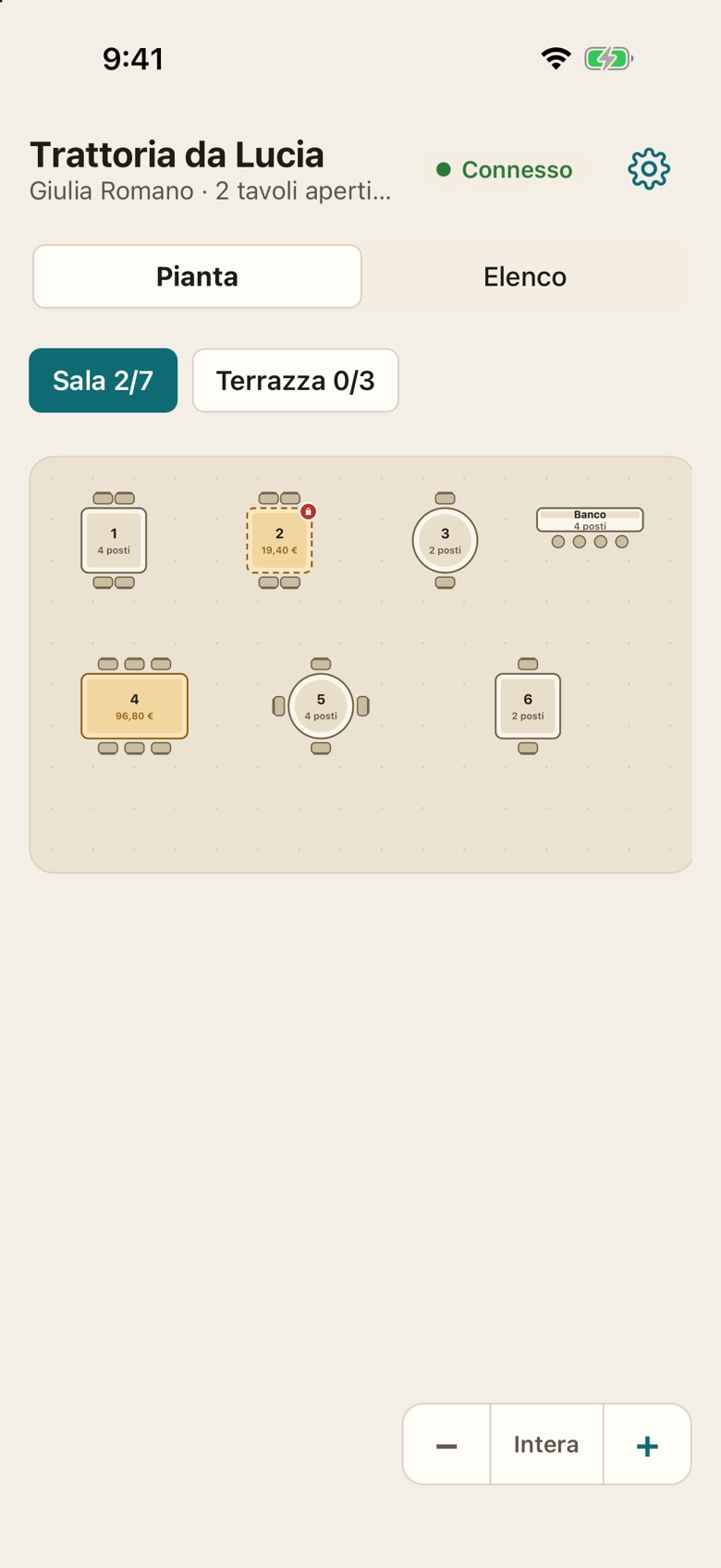 La pianta della sala sul telefono del cameriere